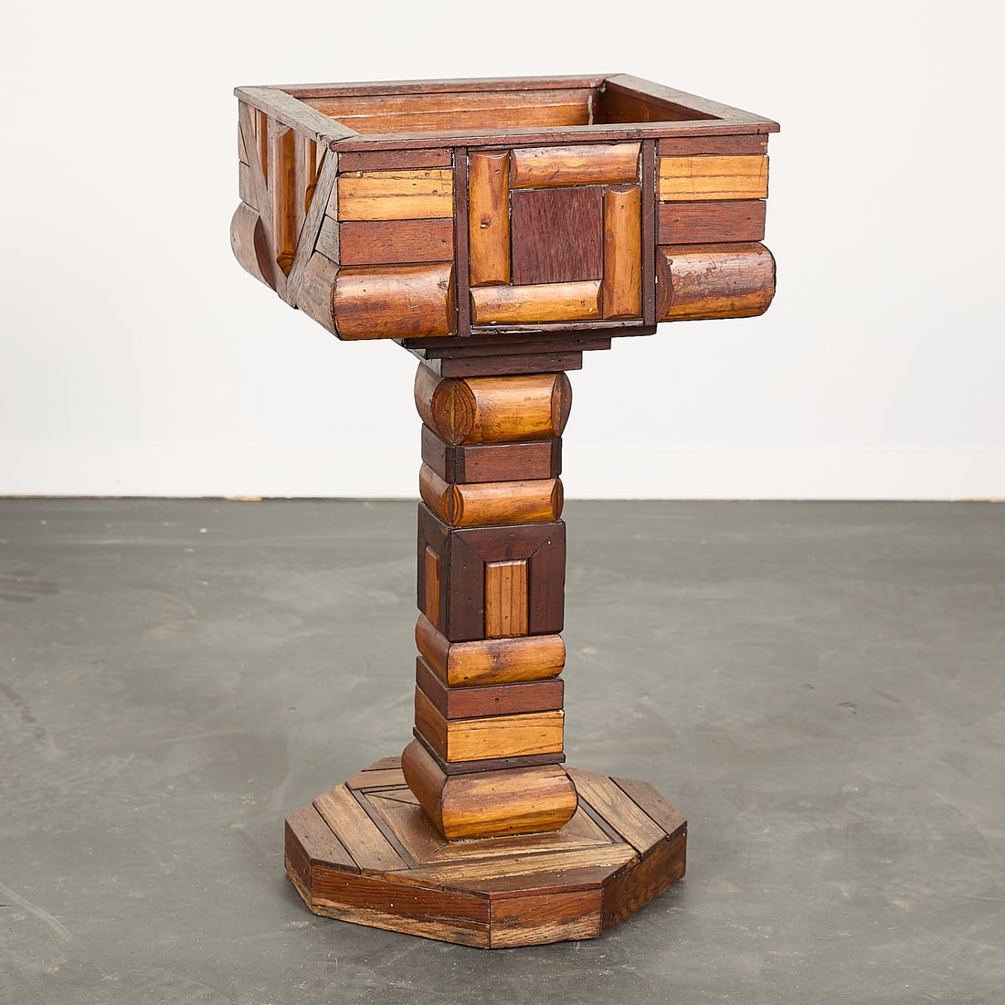 Arts & Crafts American Folk Art Wood Mosaic Plant Stand: American Arts & Crafts folk art wooden mosaic plant stand, early 20th century. Composed of various types of wood. Heat stamped along the underside, possibly reading "Everson." Height: 25 1/2 in x widt