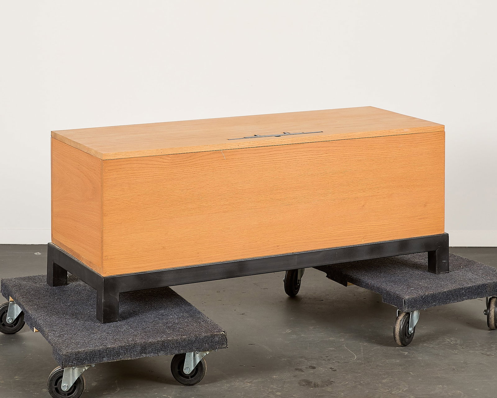 Vintage MCM Wooden Storage Chest Trunk (1 of 4)
