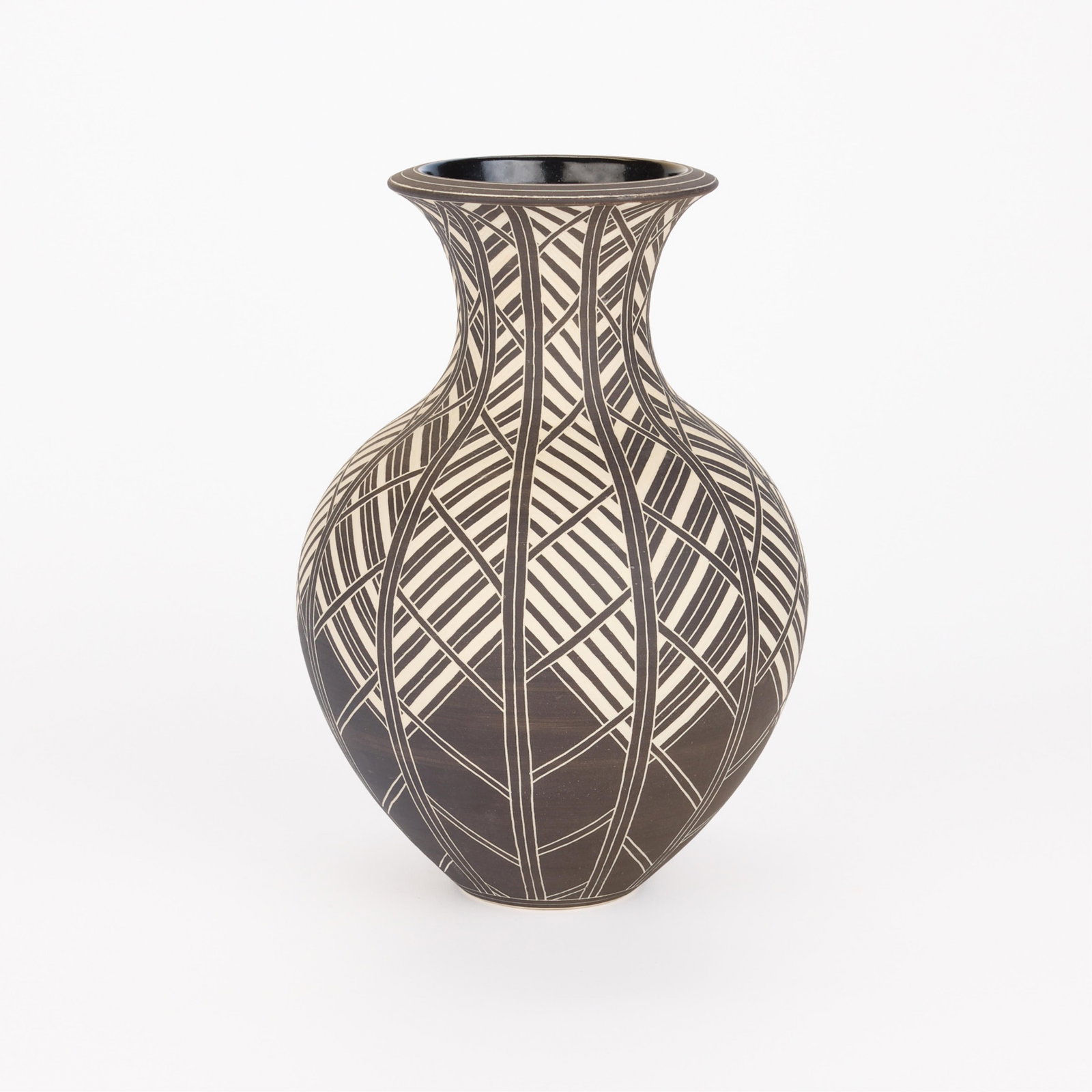 Leslie Thompson Studio Pottery Sgraffito Vase 2008 (1 of 4)