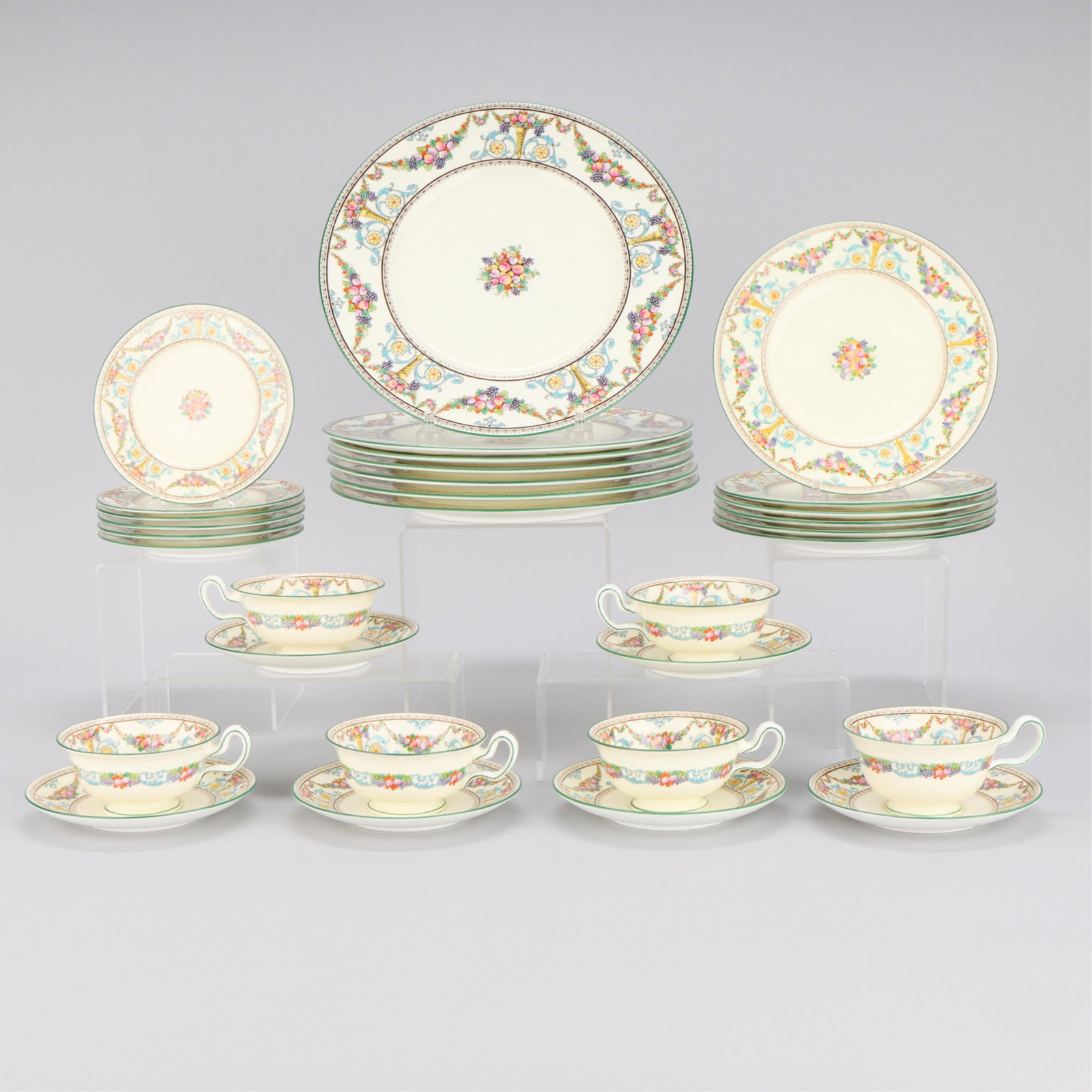 31 Pcs Wedgwood "Ventnor" Porcelain Dish Set (1 of 3)