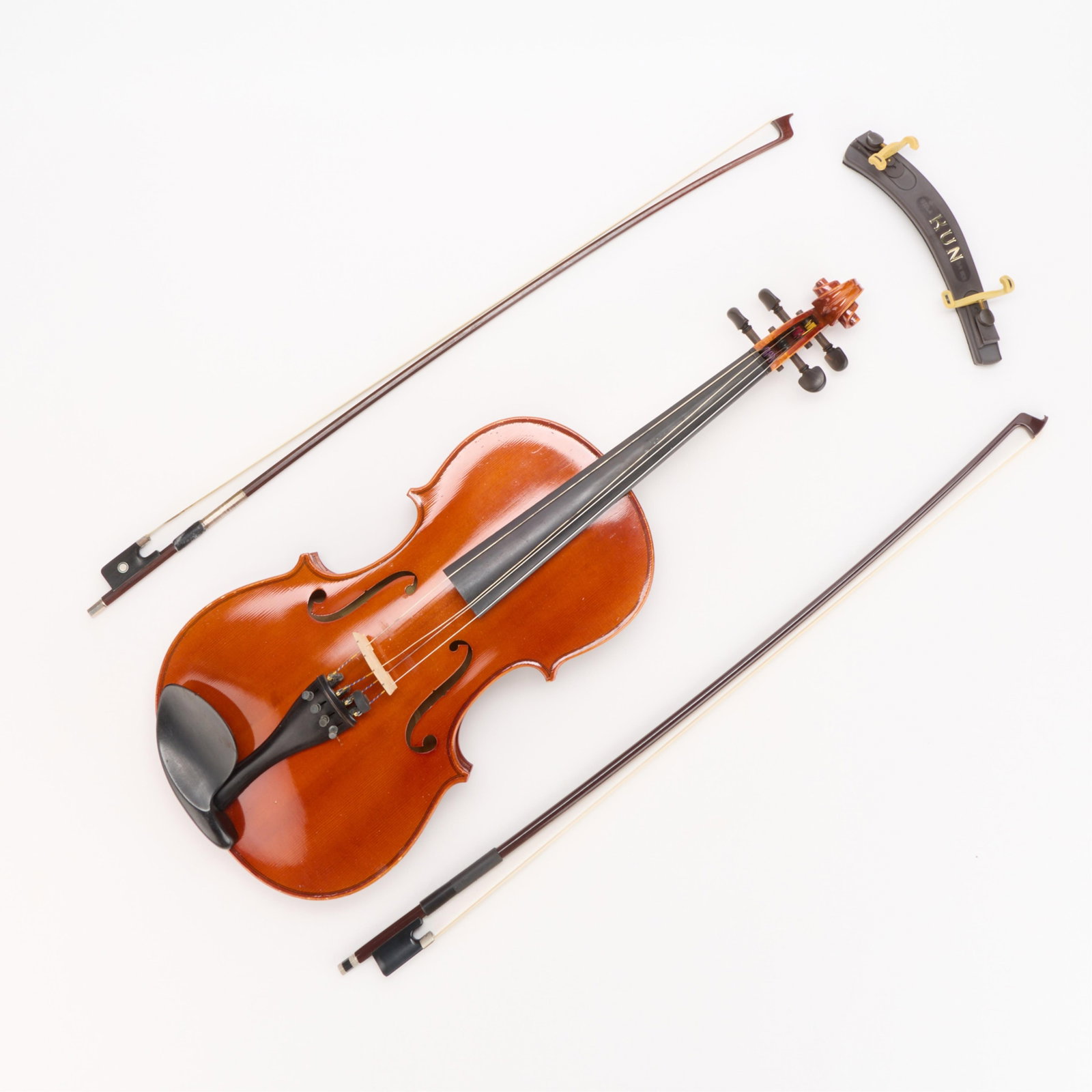 Samuel Eastman Violin 1999 w/ 2 Bows & Case: Samuel Eastman, Boston. Violin with two bows, a traveling case, and additional elements, including a chin rest and rosin, 1999. With a paper label along the interior of the violin. (Shipping