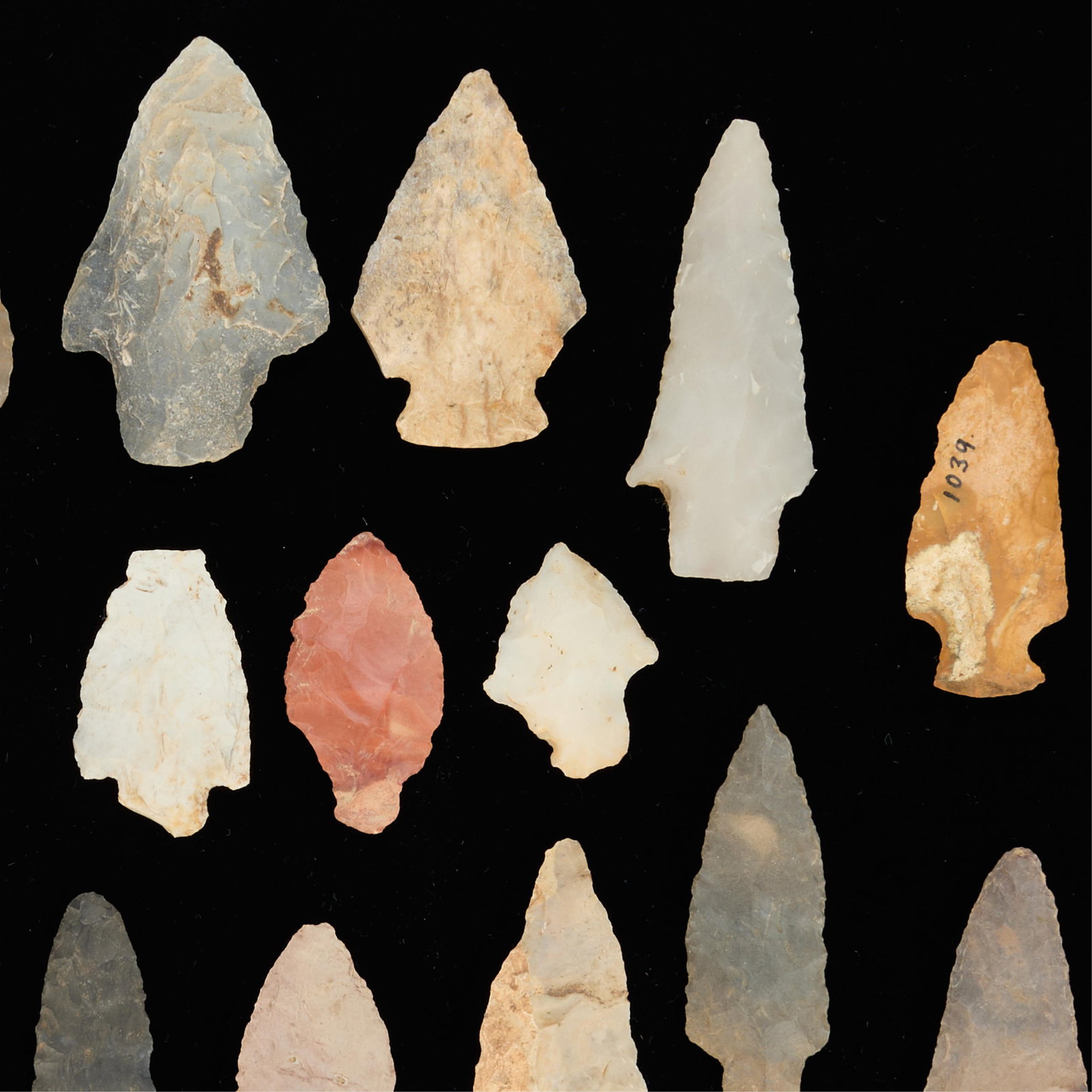 30 Native American Carved Arrowheads - 4