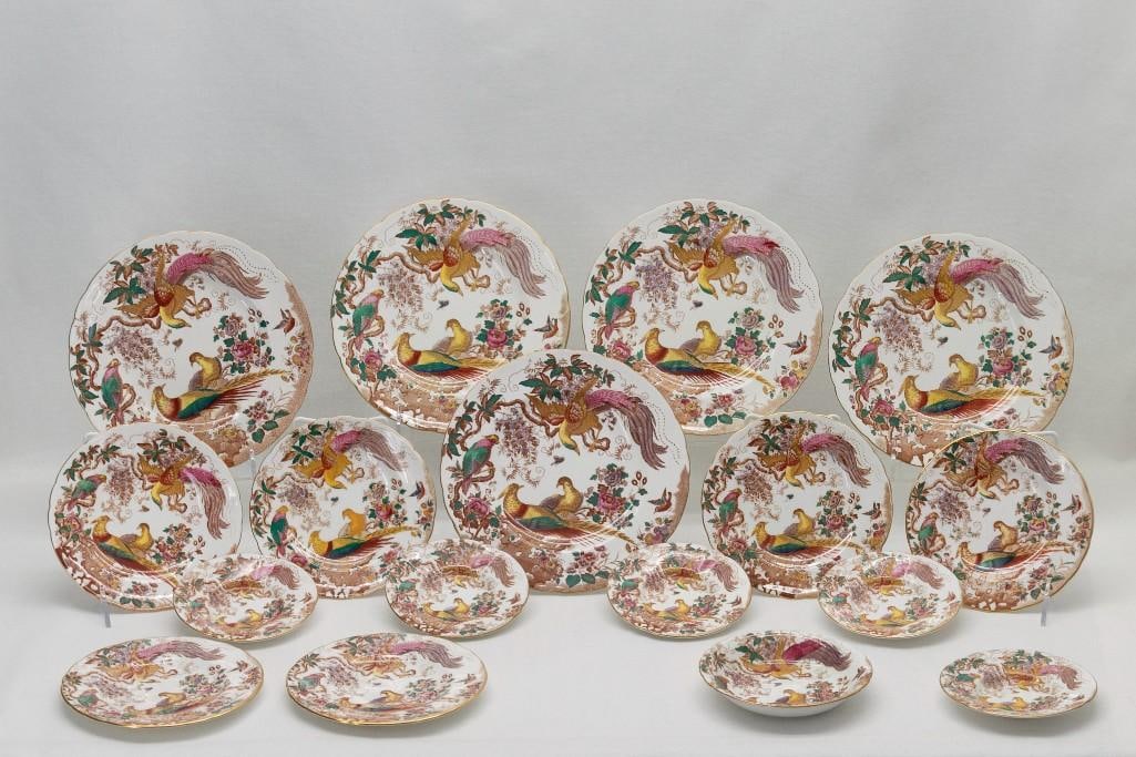 Olde Avesbury by Royal Crown Derby, 17 Various Pieces (1 of 9)