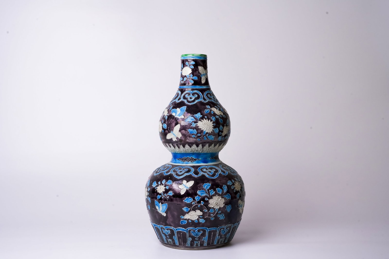 A FAHUA DOUBLE-GOURD VASE (1 of 3)