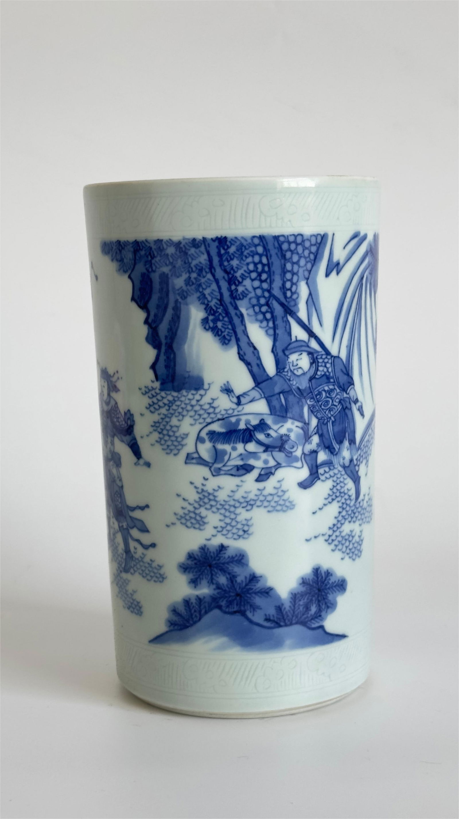 A Blue and White Chinese brush pot: A Blue and White Chinese brush pot, 17thC or later. Height: 18.5cm.Private collection from Mr Chang family, he was an executive from one of top 5 high tech companies in San Franscico bay area.