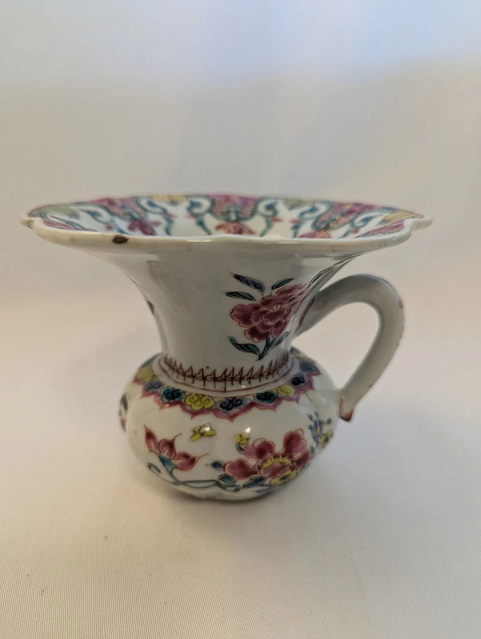 A Chinese porcelain Famille Rose spittoon (1 of 2)