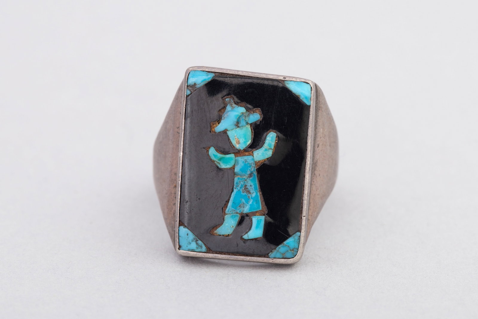 John Gordon Leek, Zuni Inlaid Mens Ring withTurquoise & Jet, Ca. 1950s: Vintage John Gordon Leek channel set inlay ring with knifewing design, Ca. 1950s. Zuni artist, John Gordon Leek was active from the 1920's to the 1950's. Turquoise & Jet, Size 9.5, Weight: 14 grams