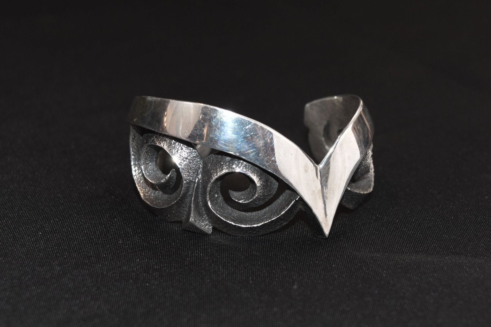 Unique Navajo Sandcast Bracelet by Aaron Anderson: 6" Internal Circumference, 1 1/8" Gap, 1 3/8" W, 74 grams