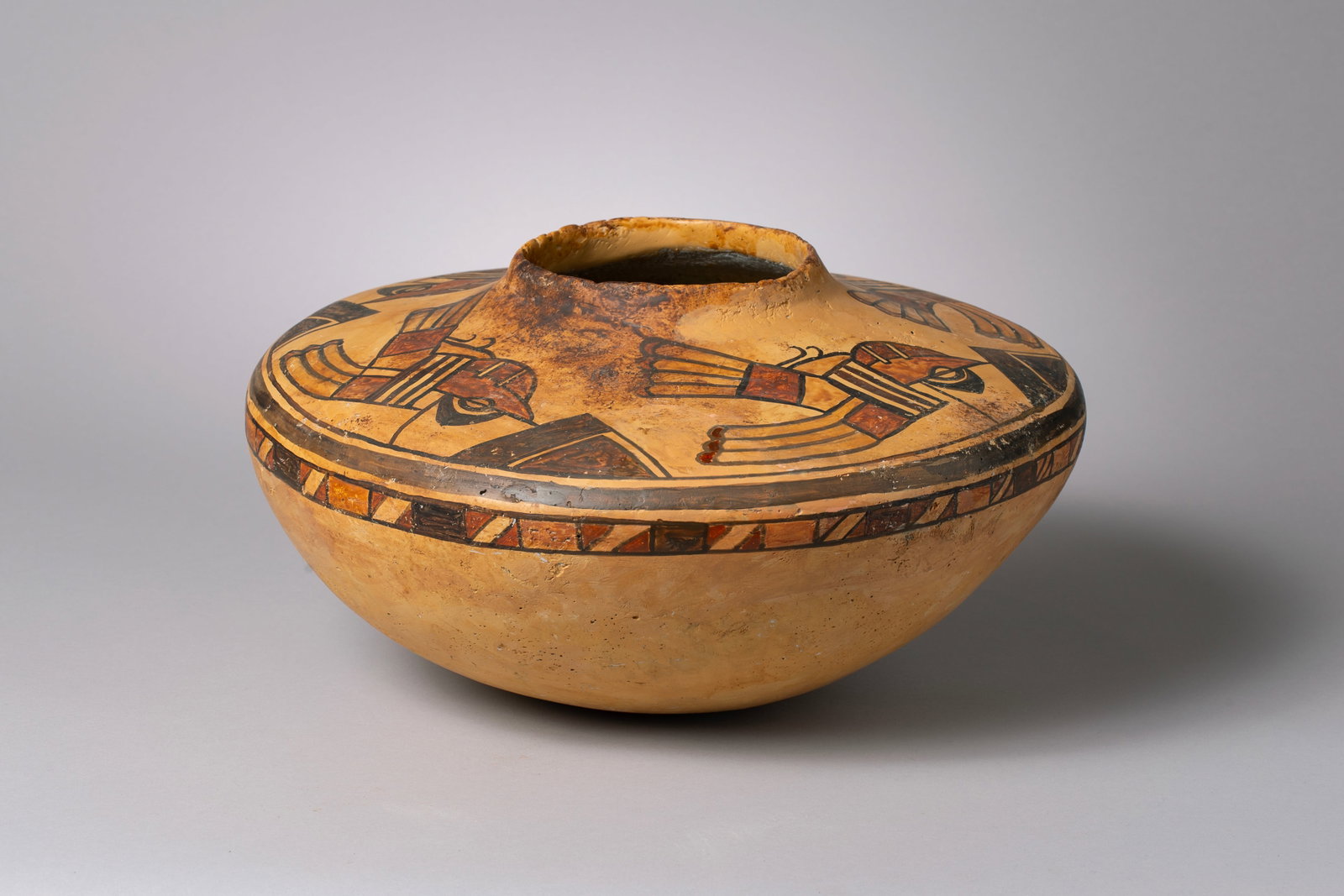 Large Sikyatki Hopi Style Pottery: Large Hopi Sikyatki style pot, Bill Freeman (1927-2012) 9"H, 18"D