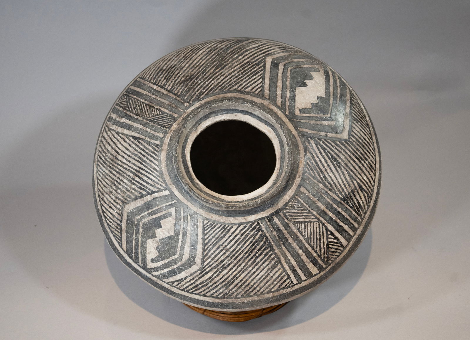 Anasazi Mesa Verde Black-on-White Kiva Jar with Lid, Ca 1100 - 1280: A superb example of Ancestral Puebloan (Anasazi) pottery from the Pueblo III period, this authentic Mesa Verde Black-on-white kiva jar exhibits classic form and design elements. The olla (storage jar)
