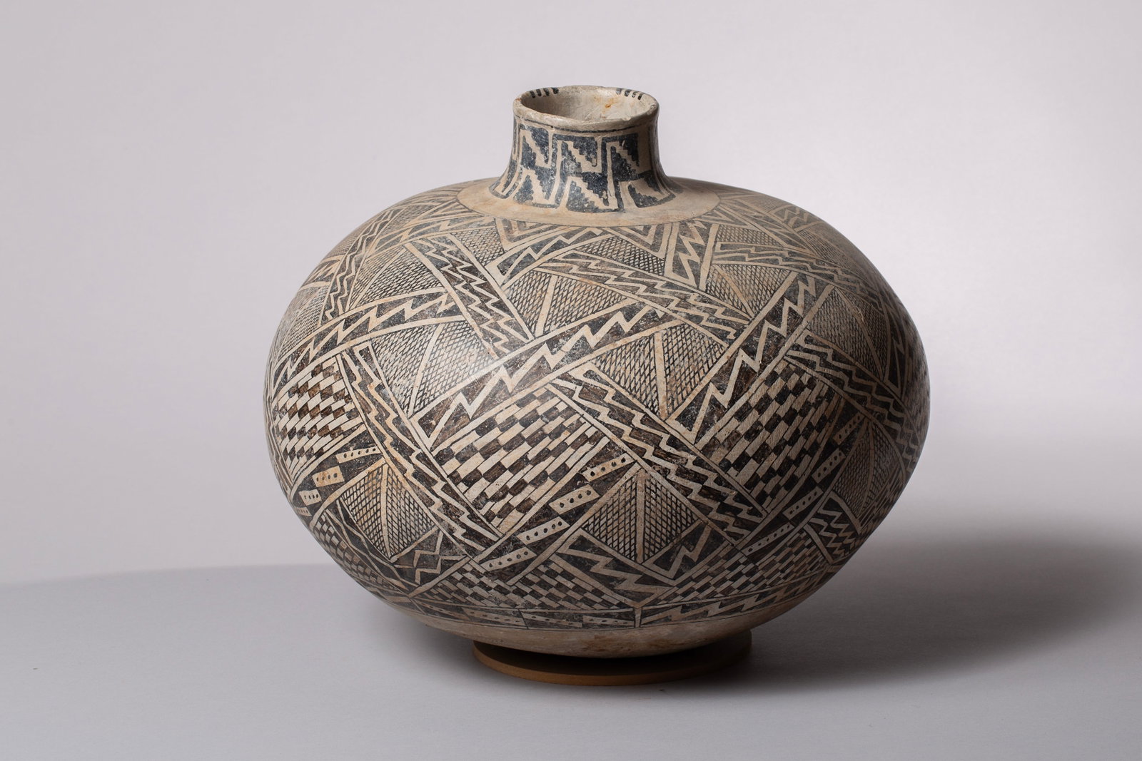 Stunning Bill Freeman (1927 - 2012) Tularosa Olla Pot: Native American recreation by Bill Freeman, known for his pottery creations and paintings. 14"D, 12"H Approximately 11 1/2 lbs. Provenance: Private Albuquerque Collector