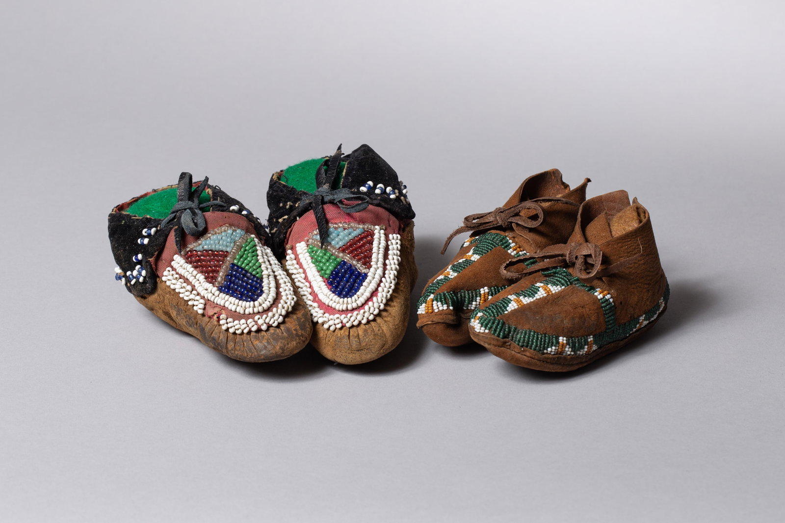 2 Vintage Baby Moccasins (Iroquois and Northern Plains) (1 of 5)