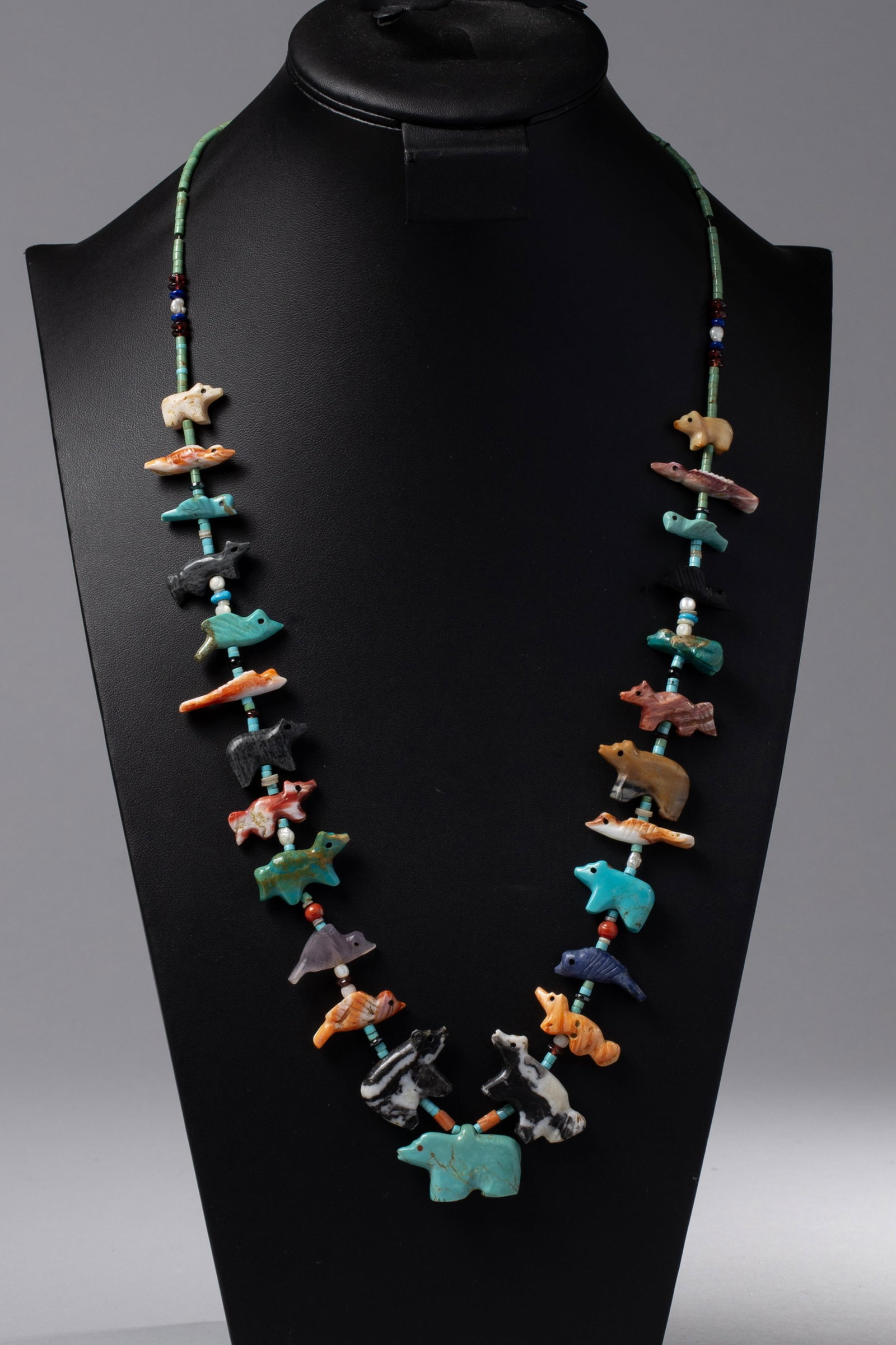 Albenita Yunie Zuni Fetish Necklace ? Multi-Stone Animal Carvings (1 of 2)