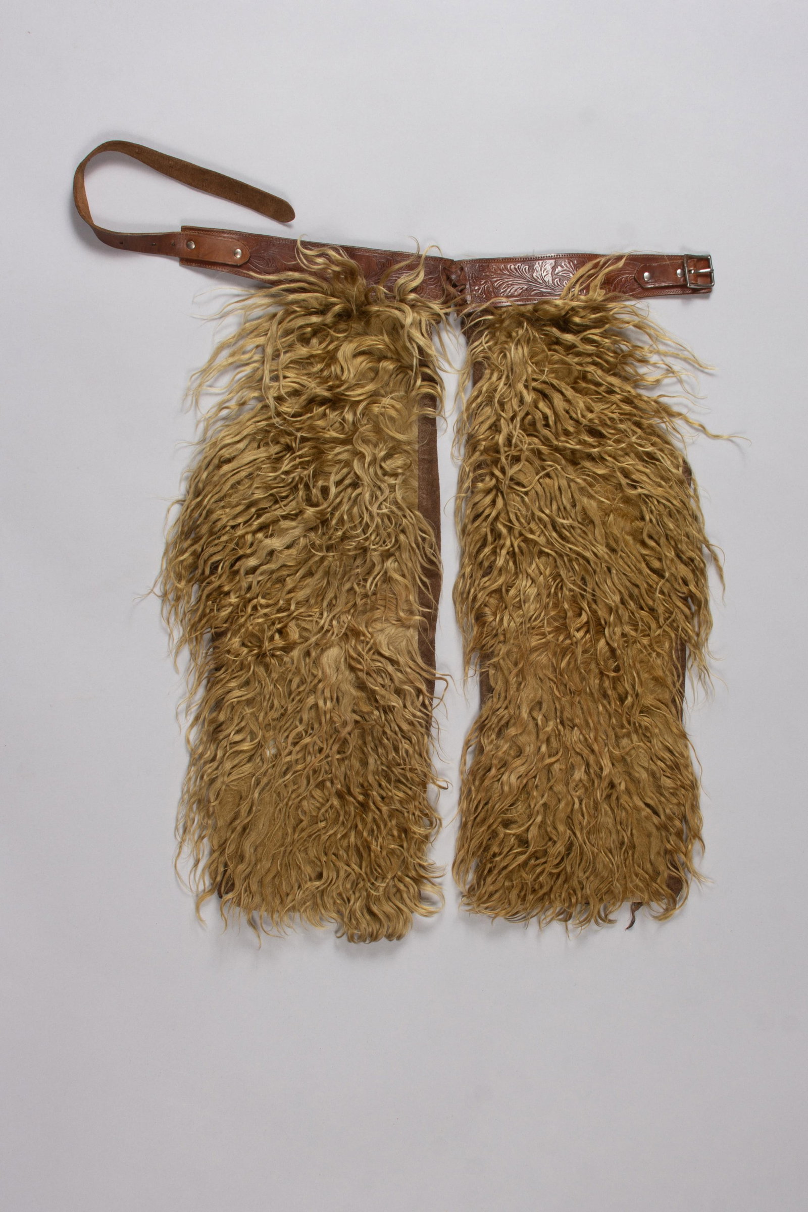 Vintage Kids Blonde Wooly Chaps: A nice pair of kids antique blonde wooly chaps. Unmarked with finely floral tooled belt. 26"L, Belt 34"