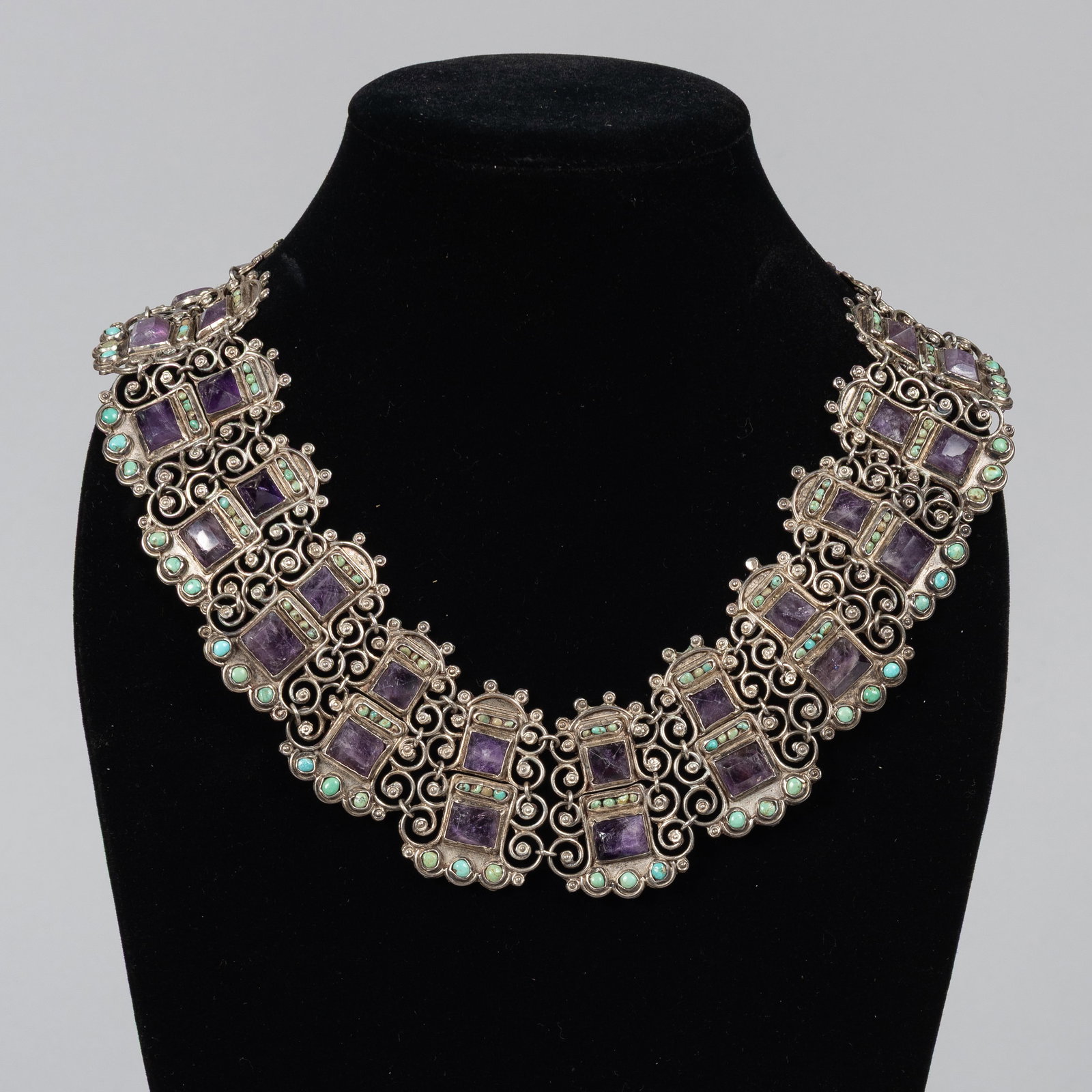 A Vintage Mexican Gem-Set Sterling Silver Collar Necklace, MATL Workshop (Ricardo Salas), Ca. 1960s: An exquisite mid-century Mexican modernist collar necklace crafted in sterling silver by the renowned MATL workshop under the direction of Ricardo Salas. This highly dimensional, articulated collar fe