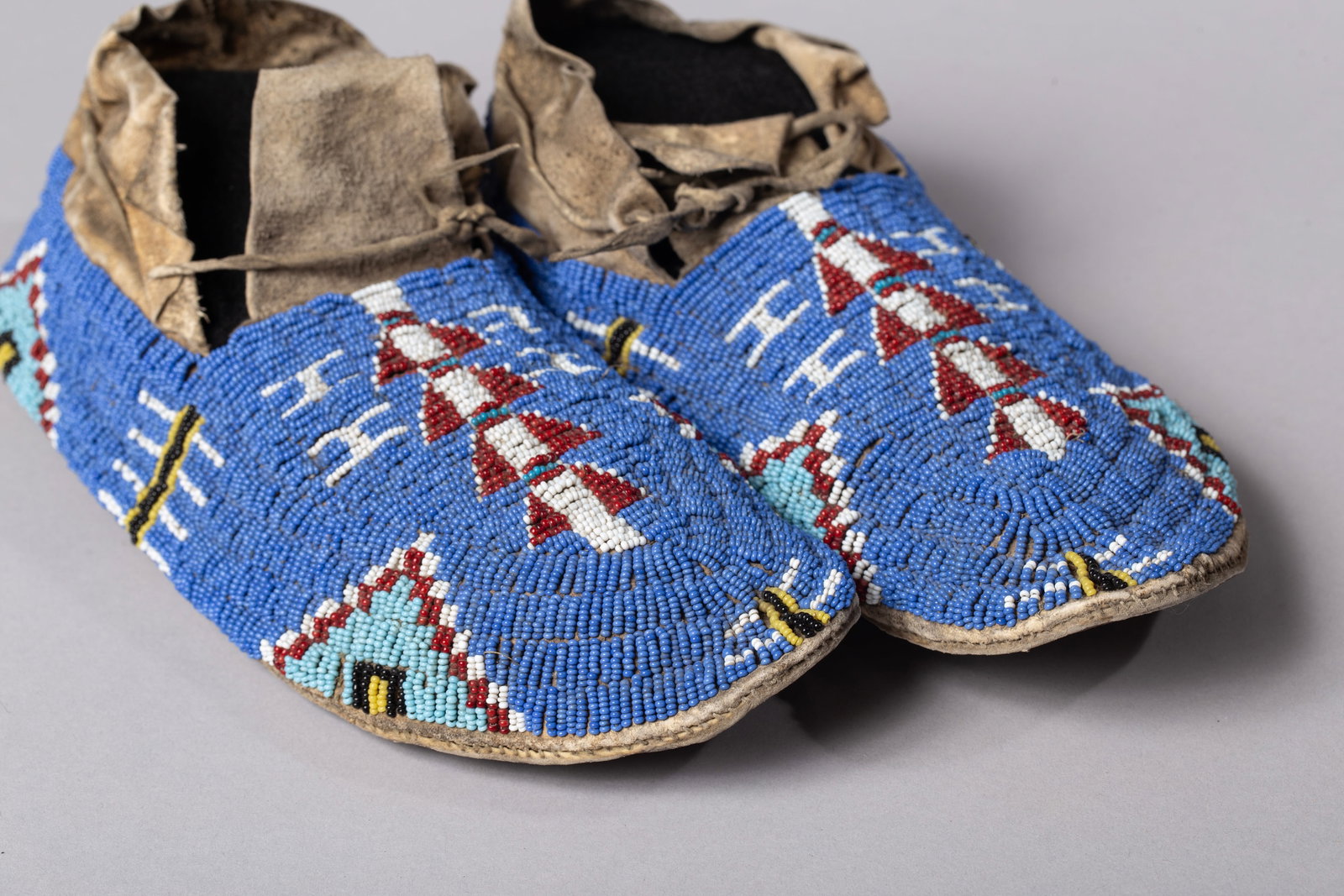 Pair of Moccasins, Lakota Sioux, late 19th to early 20th century (1 of 4)