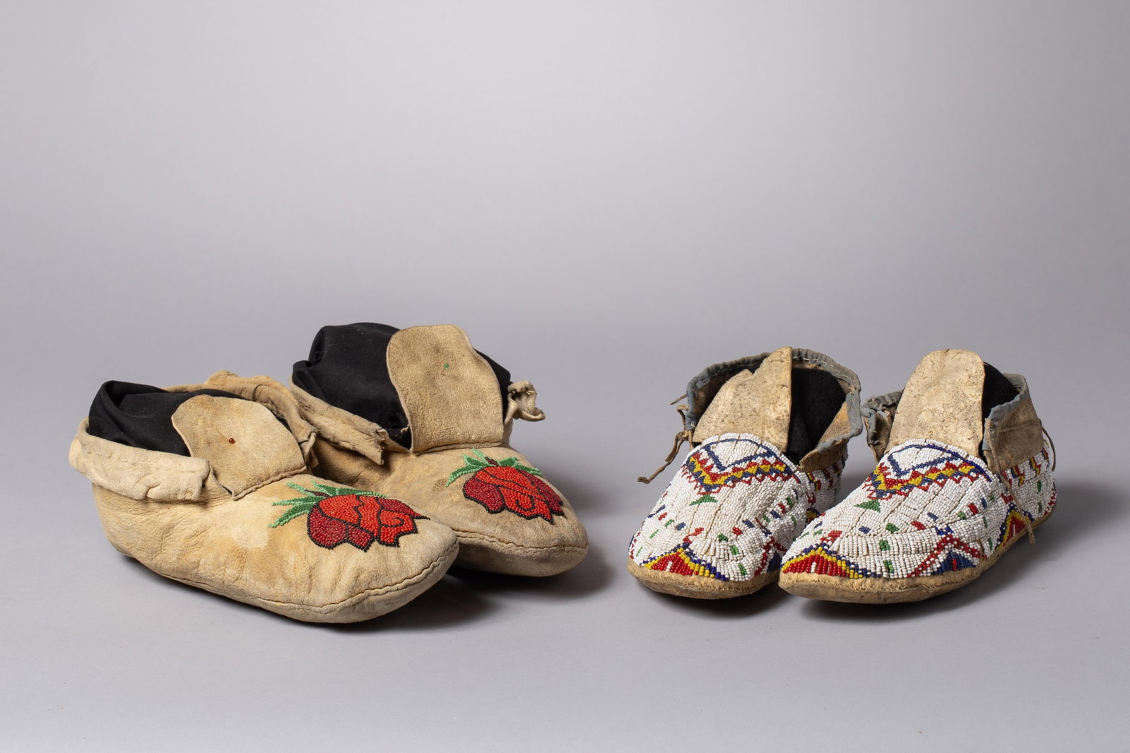 Two Native American Mocassins (Sioux and Crow) (1 of 8)