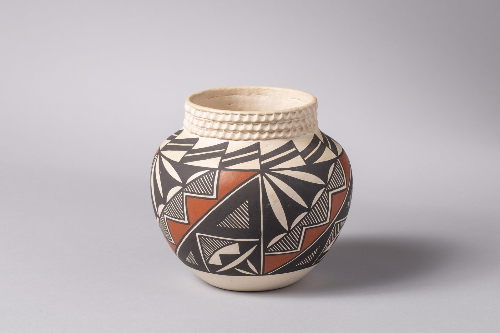 Fine Native American Acoma Pueblo Polychrome Pottery Jar – Signed Vallo (1 of 5)