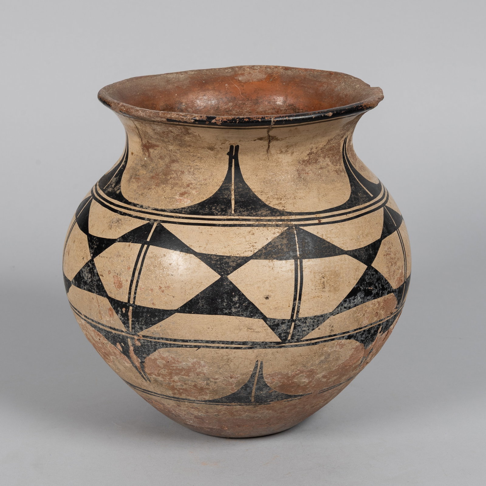 Santo Domingo Pottery Jar (1 of 10)