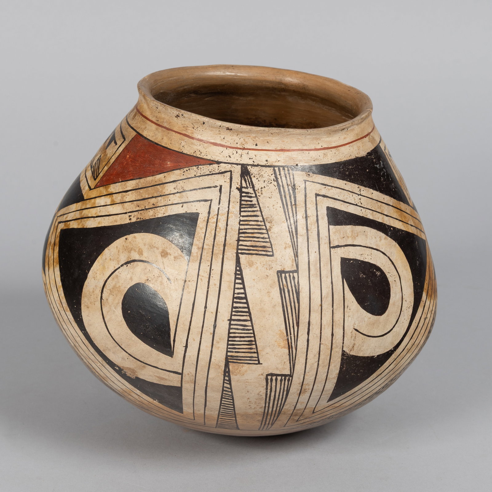 Casas Grandes Polychrome Pottery Jar (1 of 4)