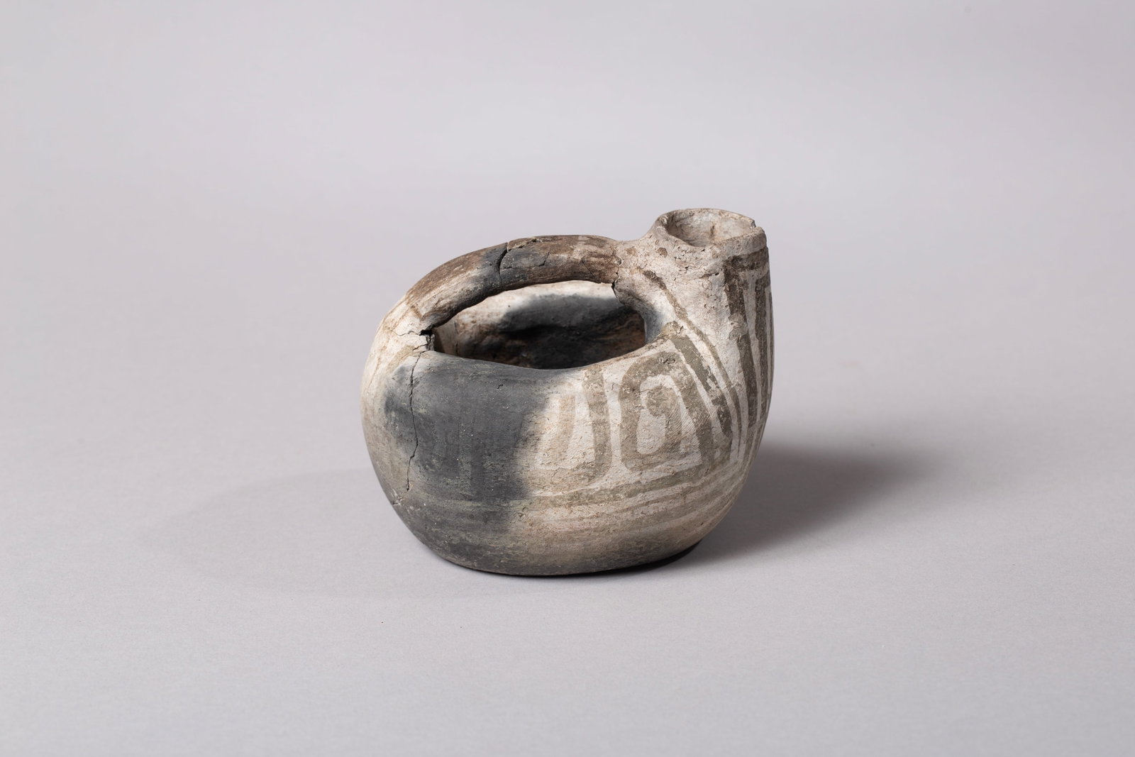 Prehistoric Anasazi Black and White Pouring Vessel Duck Effigy (1 of 6)