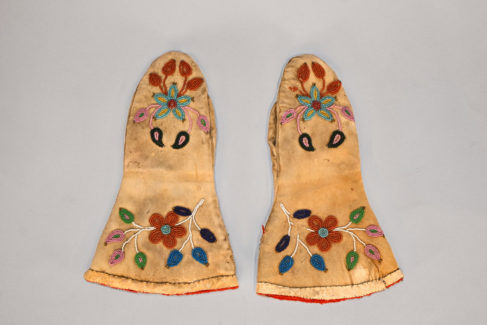Beaded Hide Gauntlets (1 of 2)
