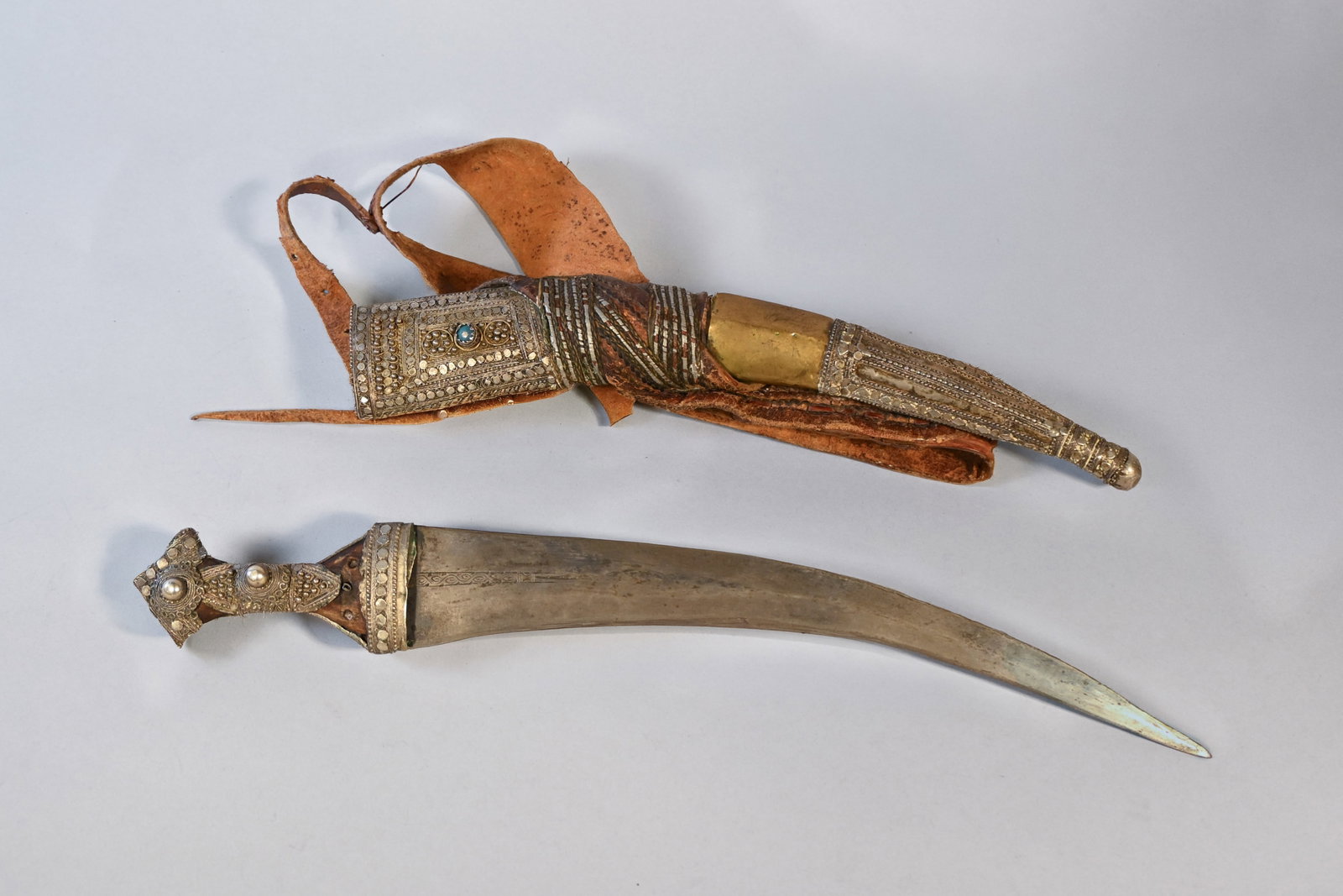 Antique Silver-Mounted Yemeni Jambiya Dagger with Scabbard and Belt (1 of 6)