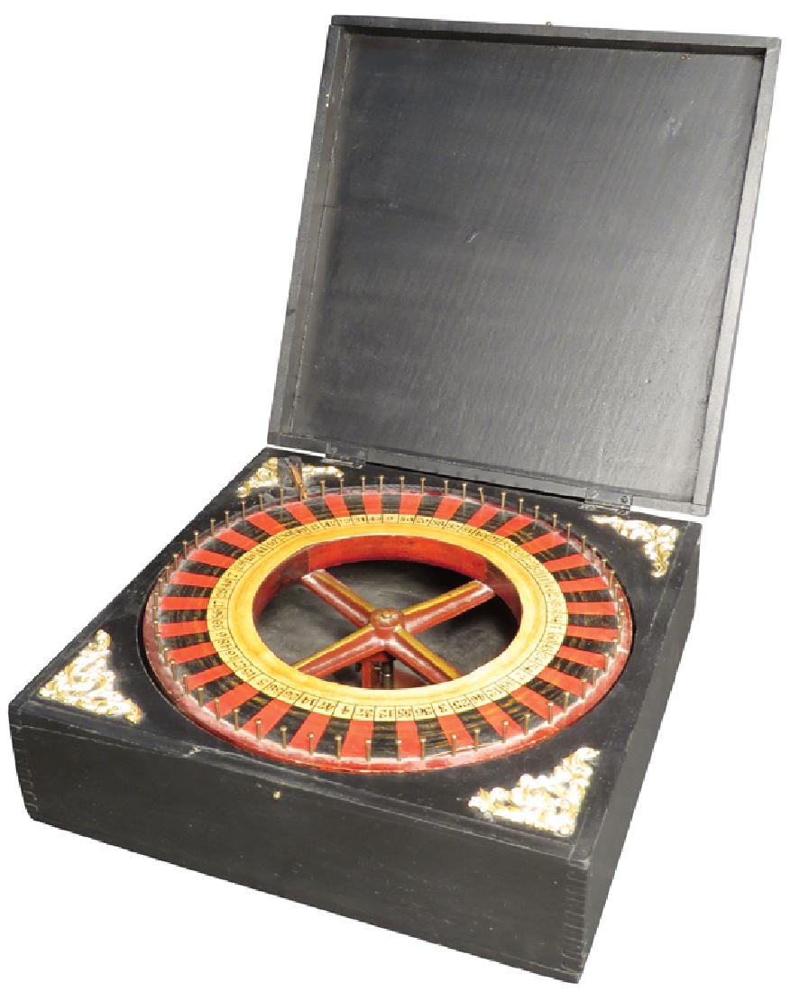 Mills Novelty Co. Portable Wheel of Fortune: Mills Novelty Co. Portable Wheel of FortunE Comes in original wood traveling casE Good original condition. 13 1/4 X 4 1/2 X 13 1/4 inches closeD