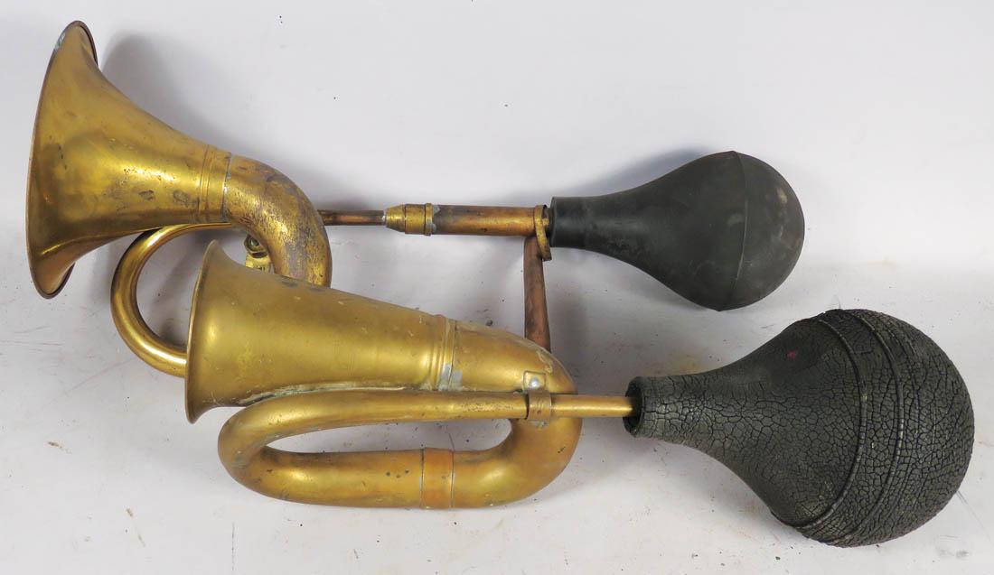 Model T Parts, 2 Bulb Squeeze Horns: Model T Parts, 2 Bulb Squeeze Horns. Sold as is.