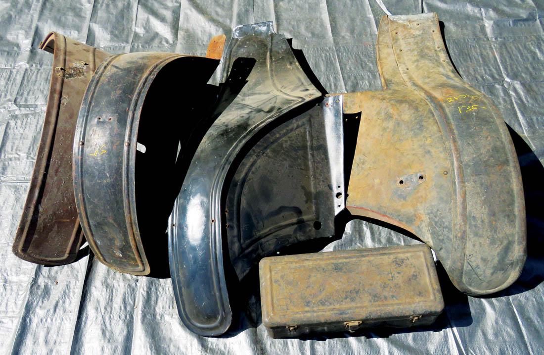 Model T Parts, 4 Fenders with Tool Box: Model T Parts, 4 Fenders with Tool Box