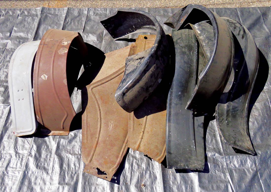 Model T Parts, 8 Misc. Fenders: Model T Parts, 8 Misc. Fenders including 4 fiberglass. Sold as is.