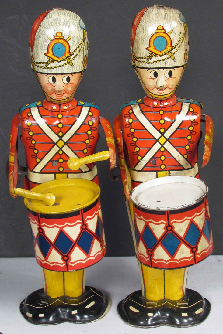 Louis Marx Tin Wind-up Drummers: Louis Marx Tin Wind-up Drummers. One missing drum sticks otherwise overall very good condition. 9 inches tall.