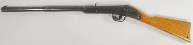 Daisy Model 38 Single Shot Air Rifle, B-B Gun: Daisy Model 38 Single Shot Air Rifle, B-B Gun. Daisy Mfg. Co. Plymouth, MI. Original working condition. 31 inches long.