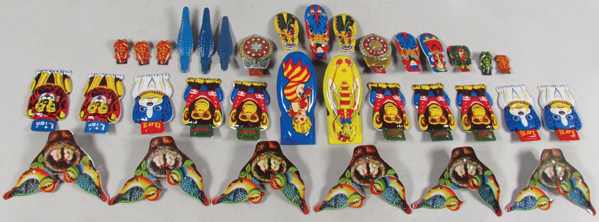 Quantity of Tin Litho Novelty Clickers: Quantity of Tin Litho Novelty Clickers. Approximately 33 pieces. Birds, Cowboys, Indians, Lion, Monkeys, Alligators and more.