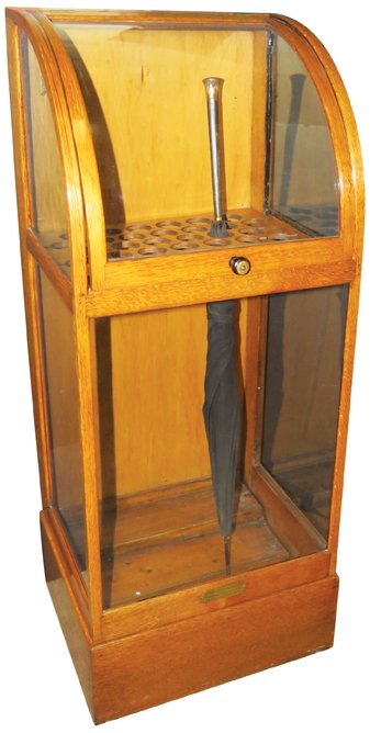 Moxey, Gill & Howlett Oak Cane Case: Moxey, Gill & Howlett Oak Cane Case. Cases for Umbrellas, Parasols and Canes, New York, Philadelphia and Boston. Excellent original condition. 19 X 48 X 15 inches.Umbrella not included.