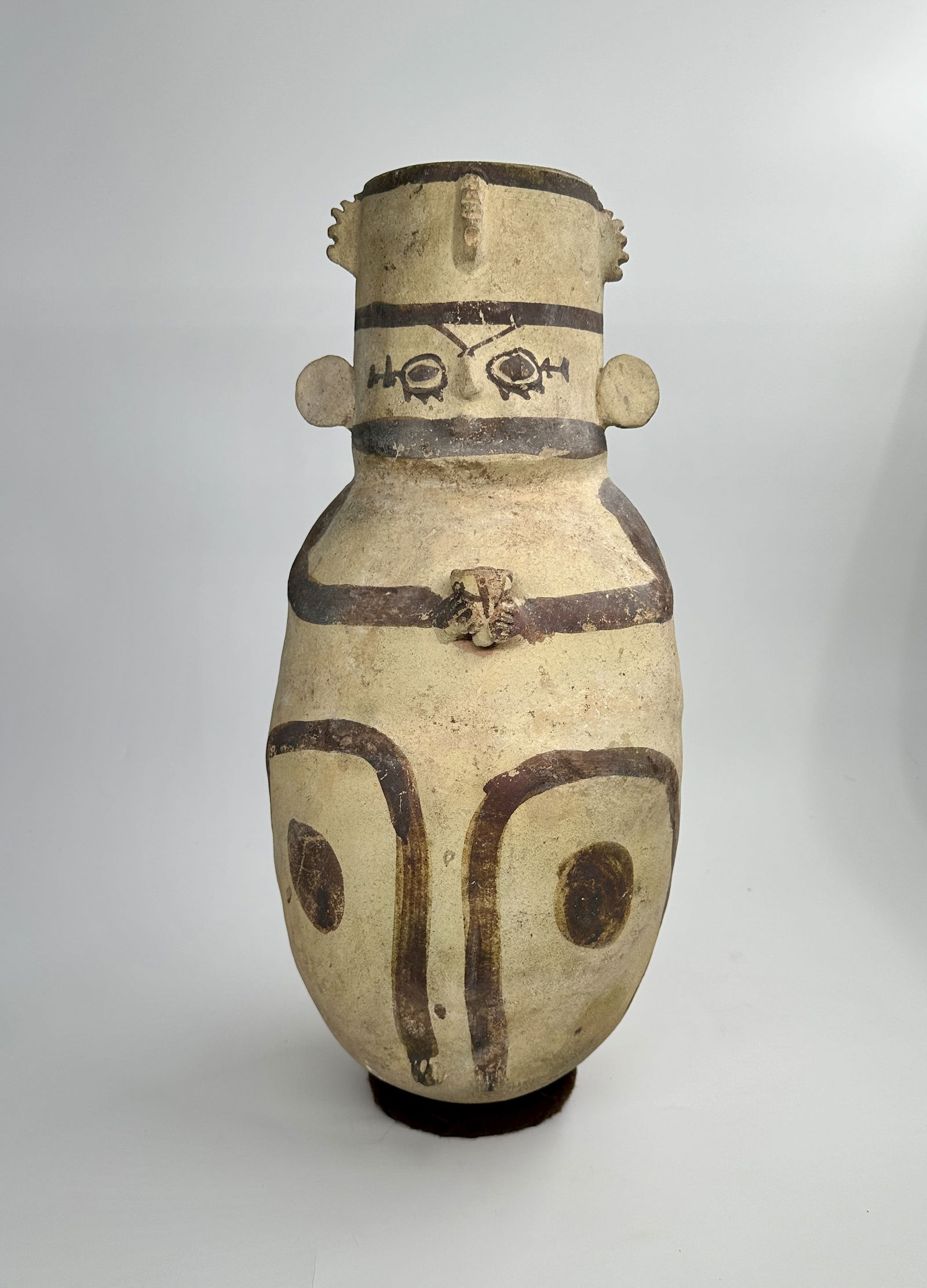 Large Chancay bi-chrome pottery vessel (1 of 5)