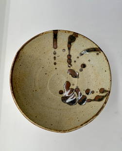 Warren MacKenzie dish: 8 inch diameter Warren MacKenzie dish, purchased directly from the artist in Minnesota. MacKenzie and his first wife, Alix, studied with Bernard Leach from 1949 to 1952. His simple, wheel-thrown funct