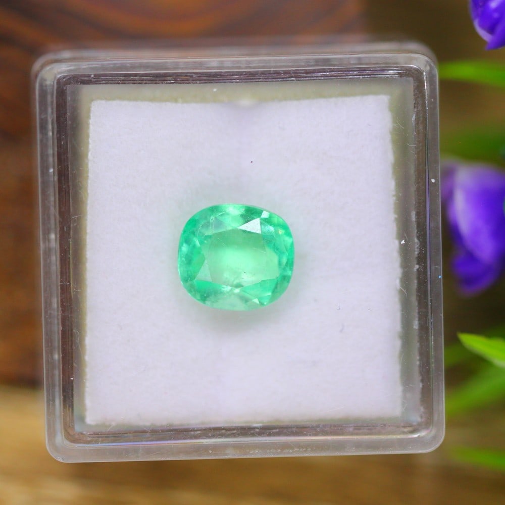 1.82 carat Natural Colombian Emerald Loose Gemstone (1 of 4)