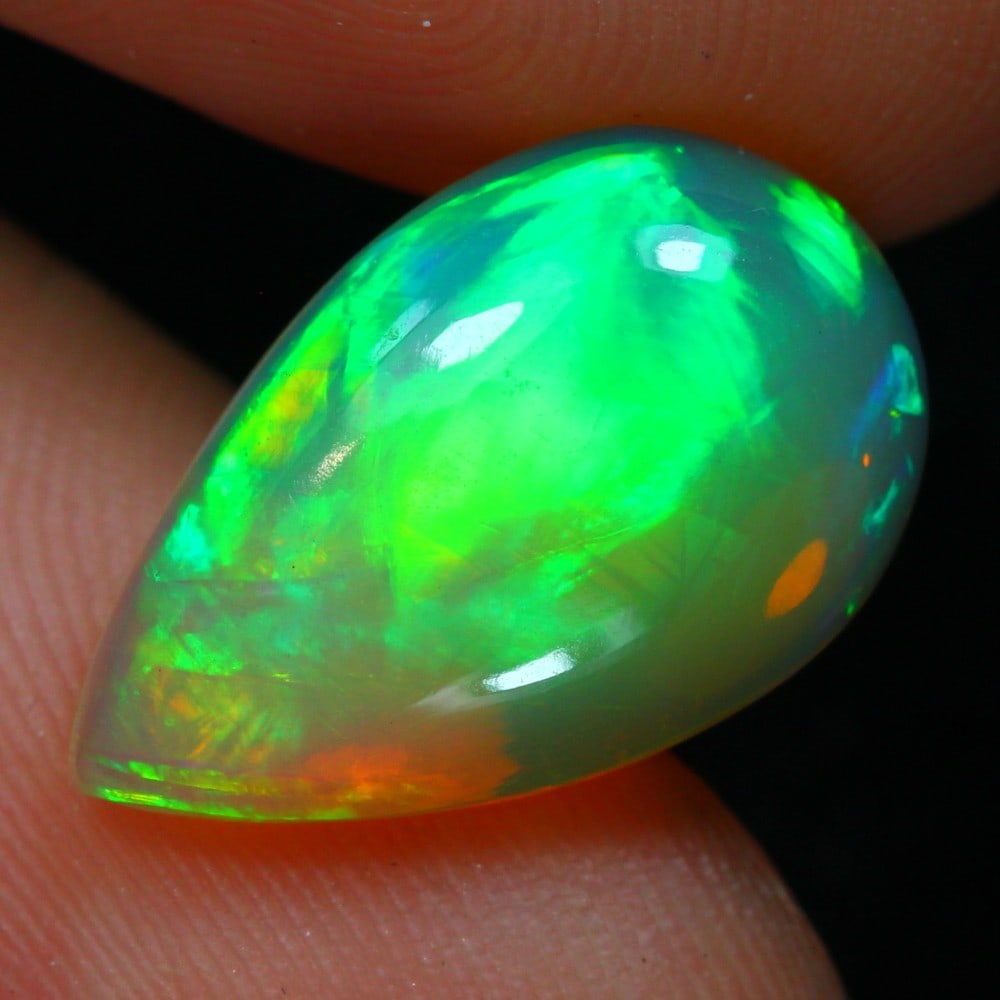 5.35 carat Natural Ethiopian Welo Opal Loose Gemstone: Showcasing an Ethiopian Welo Opal loose gemstone, weighing approximately 5.35 carat and measuring 17.7x11.1x5.5mm, this exquisite gem exemplifies the vibrant play-of-color and exceptional craftsmanshi
