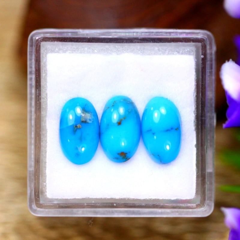 Auction  Exquisite 4.3-Carat Arizona Turquoise Gemstone (1 of 4)