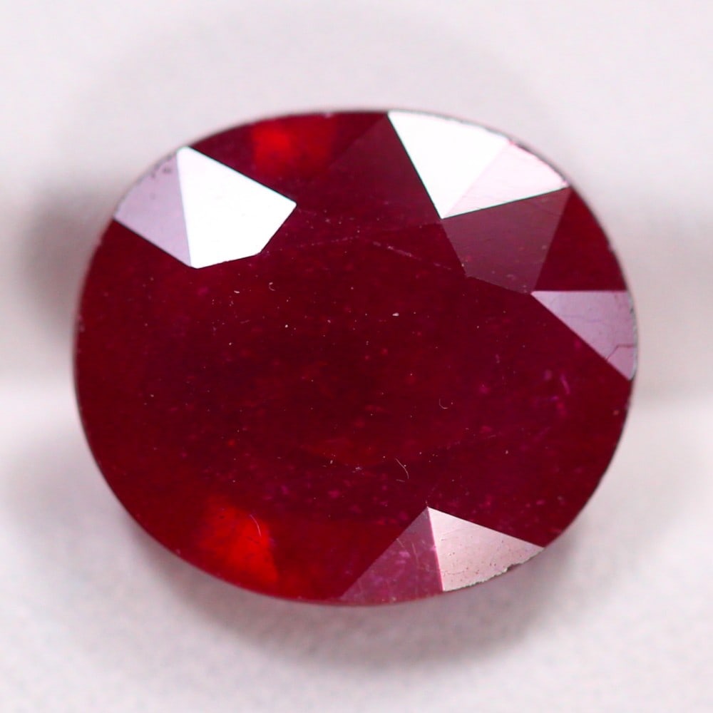 Exquisite 7.24-Carat African Ruby - A Rare Gemstone Treasure (1 of 2)