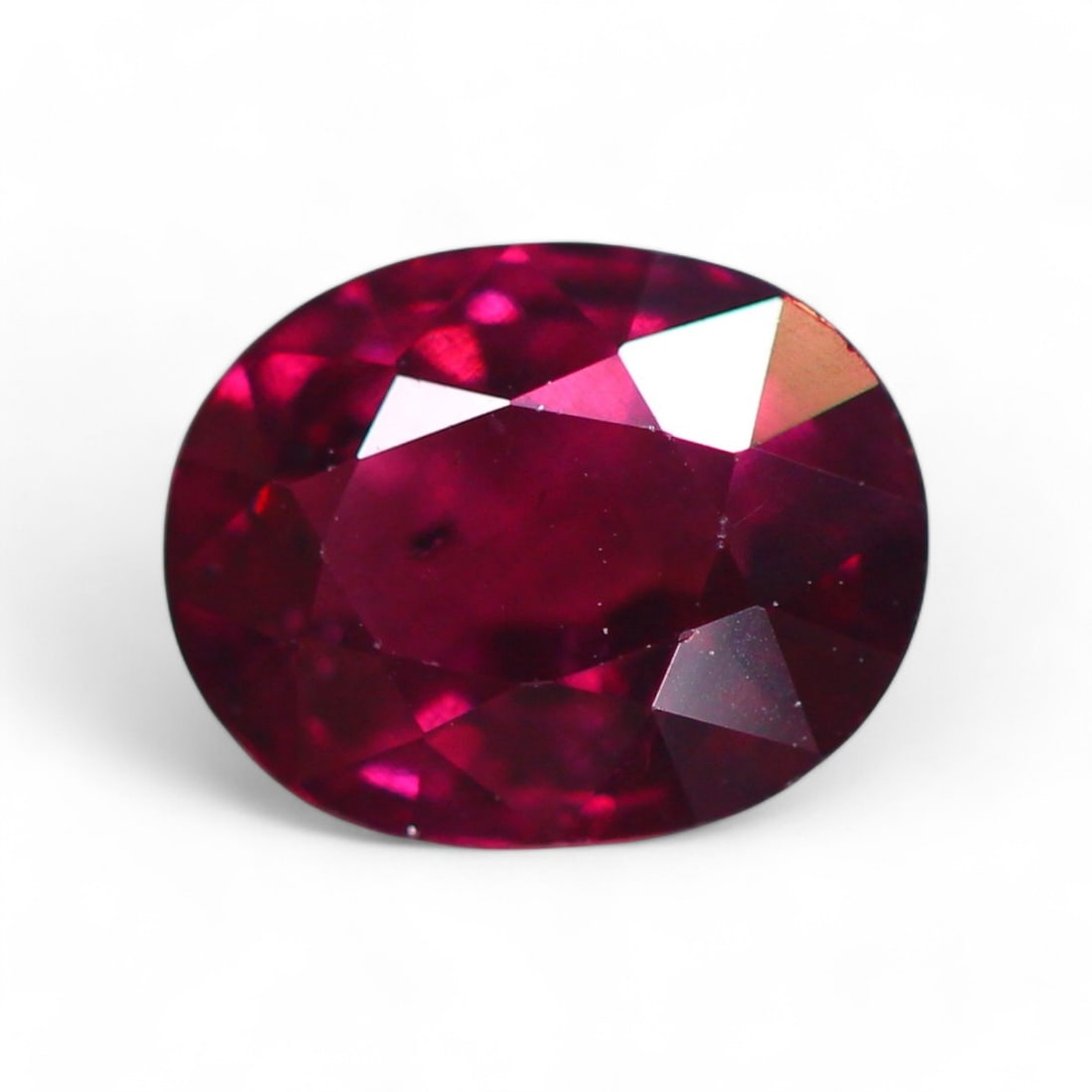 3.14 Carat Natural African Rhodolite Garnet Faceted Gems: Auction lot of African Rhodolite Garnet Gem Type: Natural Rhodolite Garnet Carat Weight: 3.14Ct Dimension: 9.1 x 7.2 x 5.2 mm Origin: African Treatment: Unheated Type: Faceted, Polished Birthstone for