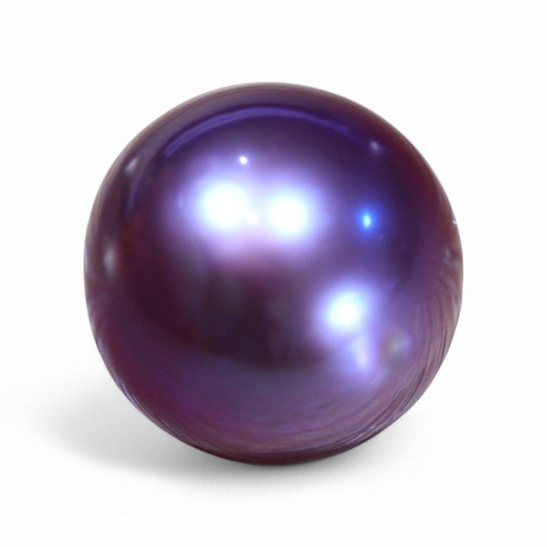 11.6mm 11.57 Carat Natural Cultured Ocean Pearl: Auction lot of Cultured Ocean Pearl Gem Type: Natural Ocean Pearl Carat Weight: 11.57Ct Dimension: 11.6 x 11.6 x 11.6 mm Origin: Fiji Birthstone for June and is often used in rings, pendants, and earr
