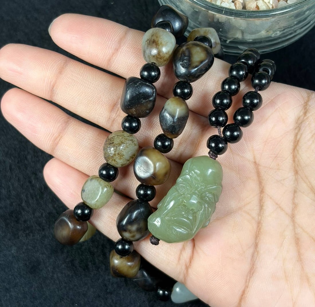 Natural Xinjiang Hetian Nephrite Black Skin Seed Pebble Necklace With Luohan Head Pendant, 6AT: This complete wearable necklace strand measures 68cm in full length, crafted from genuine natural Xinjiang Hetian nephrite seed pebbles with authentic natural black river skin patina covering most bea