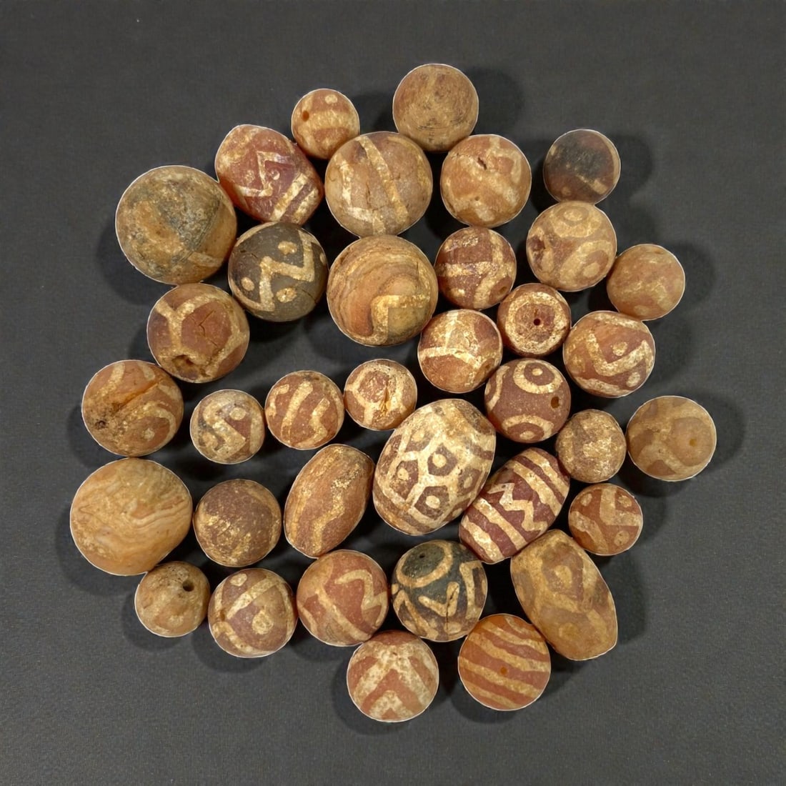 Lot of 36 Ancient Gandhara Etched Carnelian Beads 0.8-1.5cm Antique Geometric Pattern Agate Beads,: Authentic ancient Gandhara etched carnelian bead collection with total 36 pieces, sizing from 0.8cm to 1.5cm, featuring mixed round, oval and barrel shapes. Natural banded carnelian agate stone with h