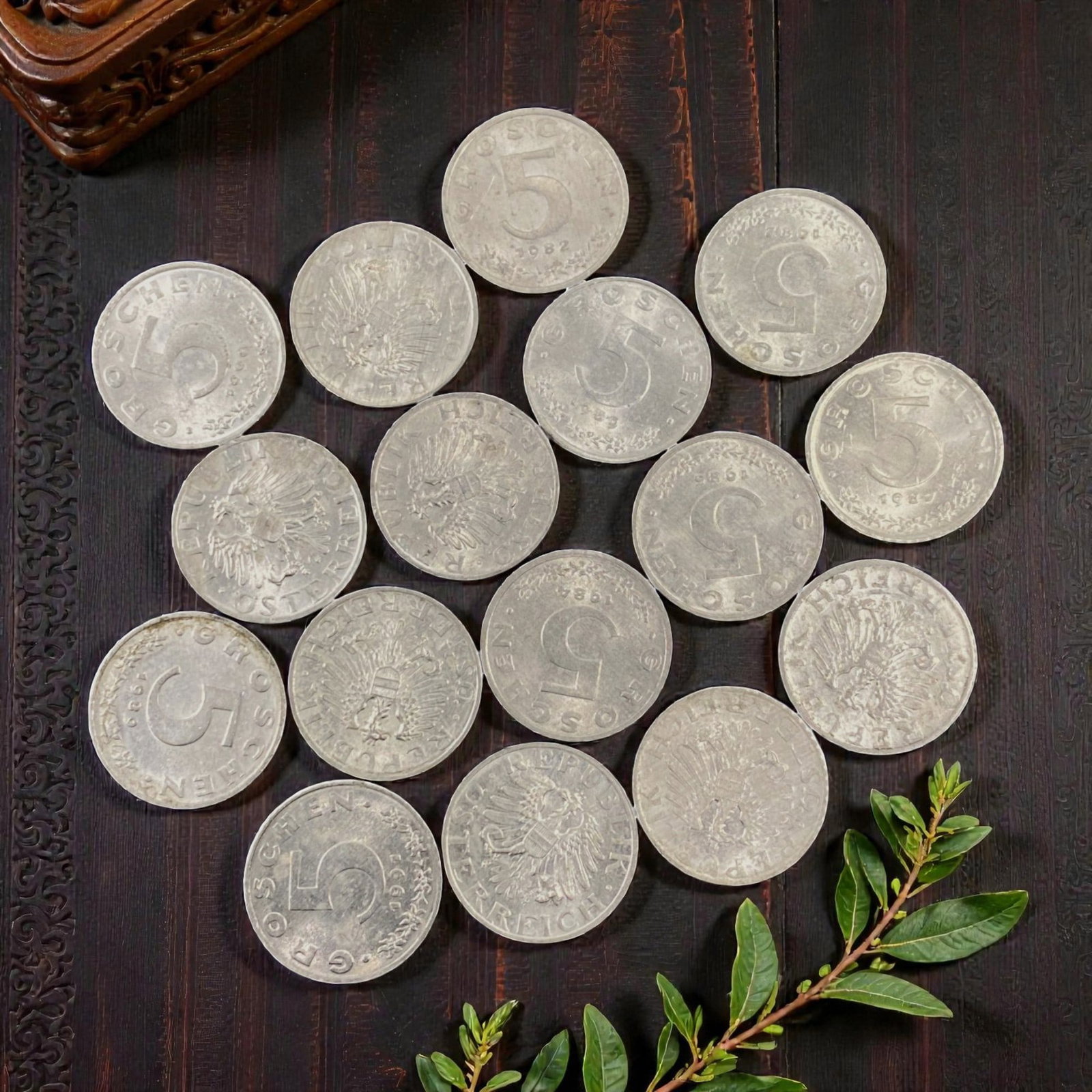 AUSTRIA: Republican Continuity - 5 Groschen Bulk Coin Lot, 24V: This bulk lot of Austrian 5 Groschen coins features the iconic federal eagle, the enduring symbol of the Austrian Republic. Minted primarily in the 1980s and early 1990s, these lightweight aluminum co