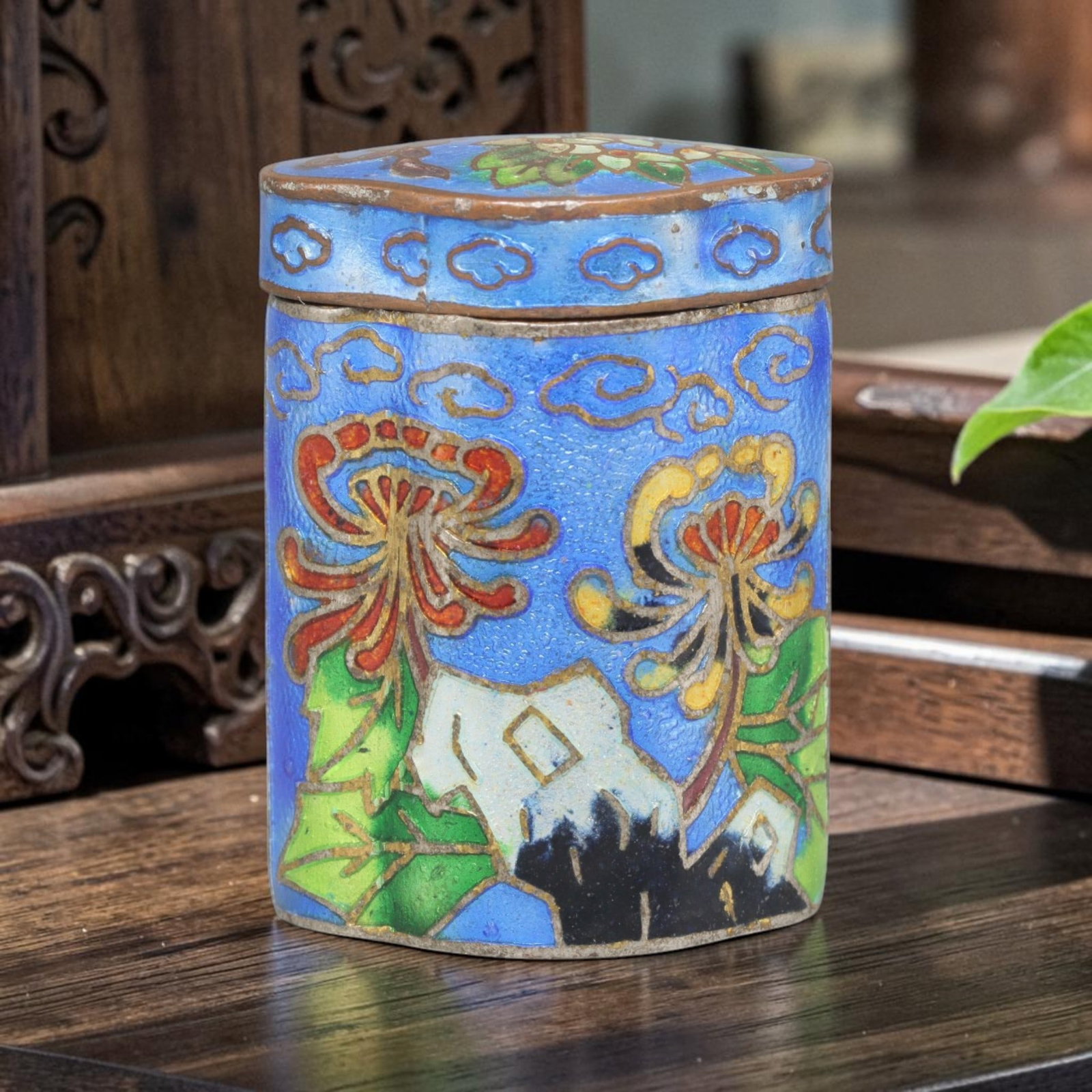 Vintage Chinese Copper Cloisonne Trinket Box - Floral Enamel Casket, 8YF: Crafted from copper base metal with fine cloisonne wire filigree and hand-fired polychrome enamel glazes, this cylindrical hinged miniature casket showcases traditional floral and cloud motifs across 