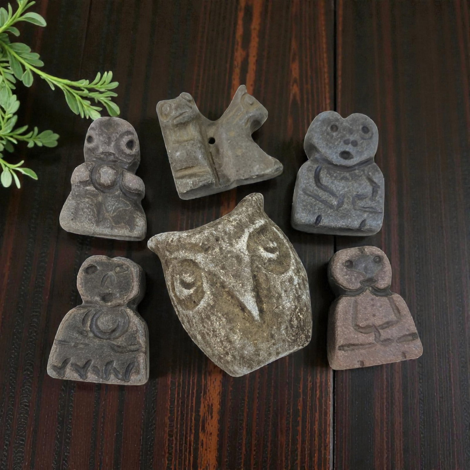 A Lot of 6 Ancient Stone Figural Amulets, 16AC (1 of 1)