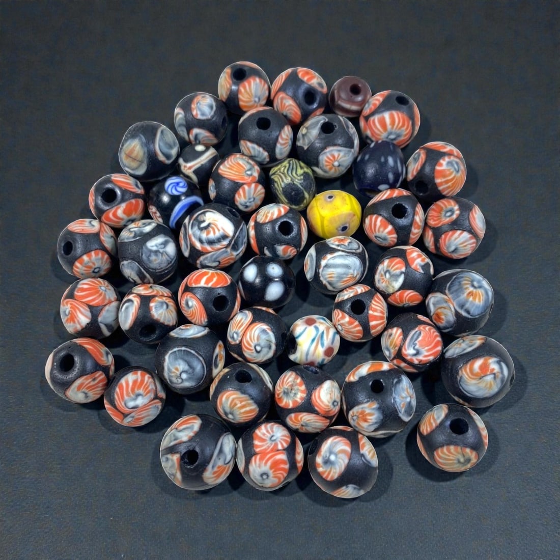 Lot of 44 Vintage Black Base Eye Millefiori Round Glass Beads Orange White Lampwork Beads, 87AA: Vintage bulk set of 44 handcrafted round millefiori lampwork glass beads, sized 1-1.5cm. Most beads feature prominent orange & white eye motifs set against matte black glass base, with a small handful
