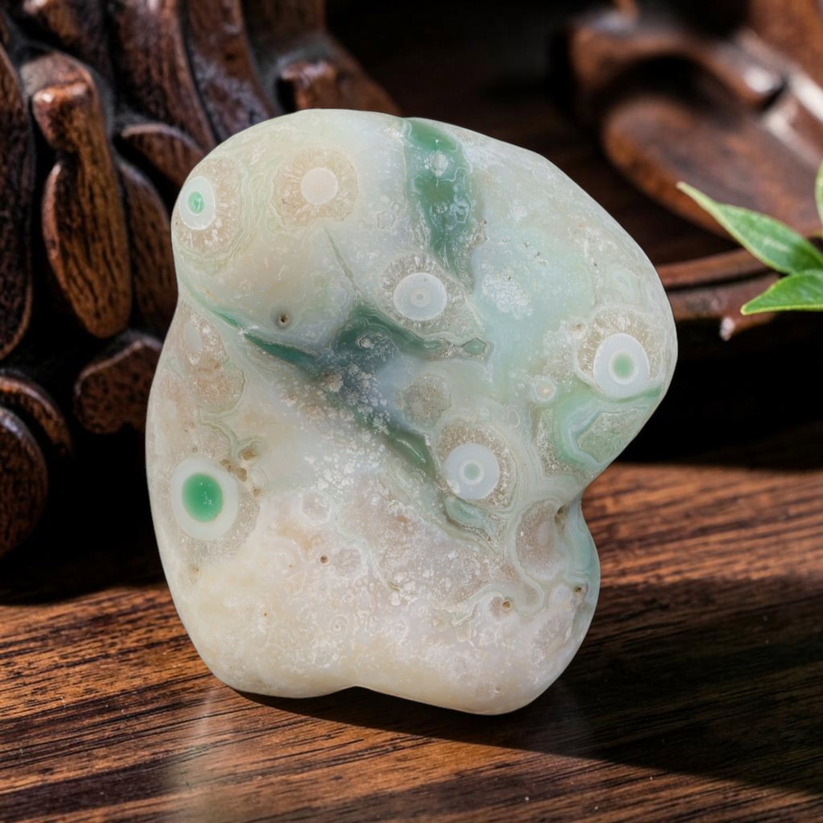Natural Gobi Desert Eye Agate Raw Stone - Warring States Banded Pattern Collectible Specimen, 42AT: This unpolished natural Gobi desert agate rough stone features striking classic Warring States layered banded eye patterns, formed over millions of years through wind and water erosion in the Mongolia